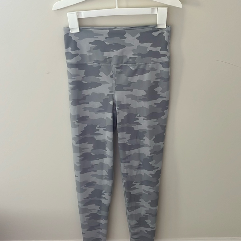 Greyish camo leggings